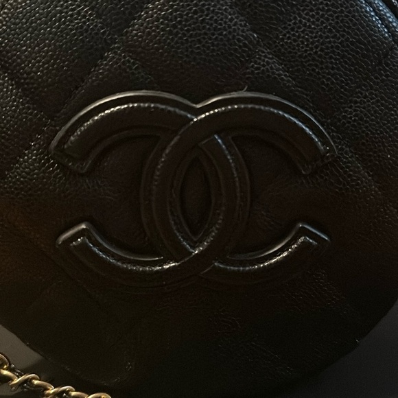 Chanel Small Round Vanity Bag - Picture 2 of 11